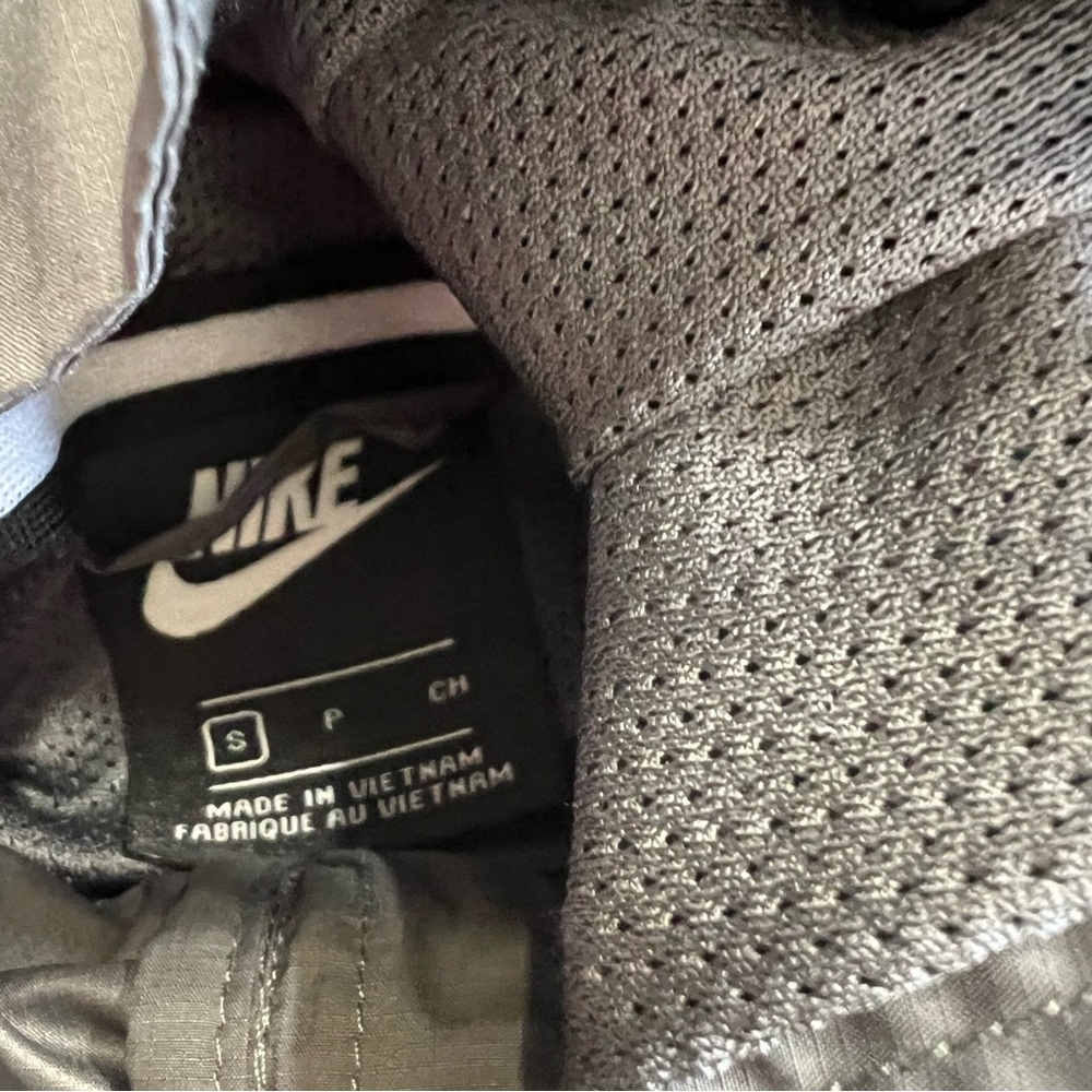 Nike Gray Windbreaker Jacket Lightweight Athletic Wear - Picture 4 of 6